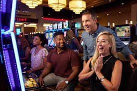 Akses platform sportsbook, slot, dan live casino hebohqq di mobile